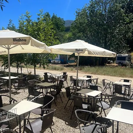 & Cafeteria Via De La Plata Hostel *