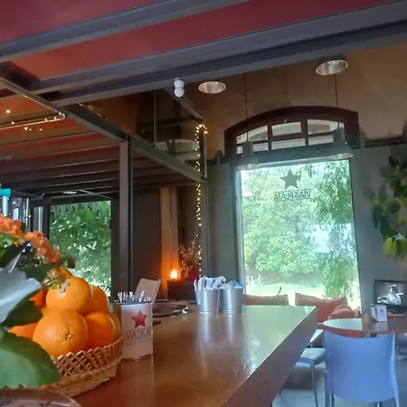 & Cafeteria Via De La Plata *