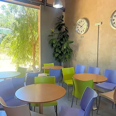 & Cafeteria Via De La Plata