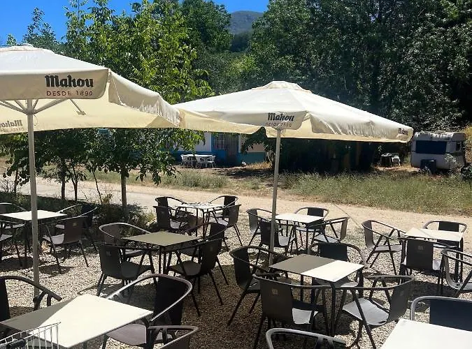 & Cafeteria Via De La Plata Hostel *