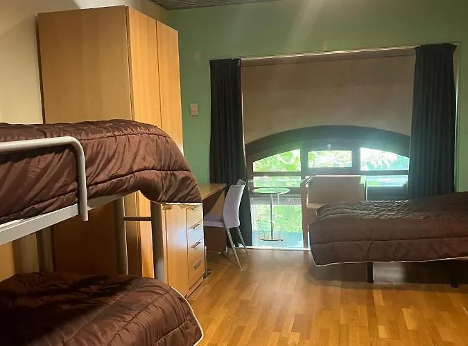 & Cafeteria Via De La Plata Hostel *