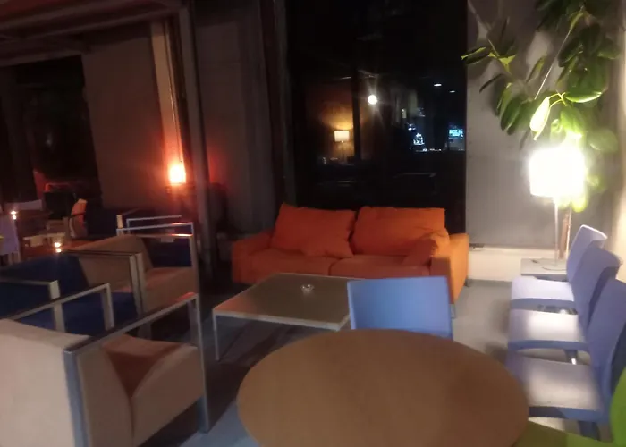 & Cafeteria Via De La Plata Hostel