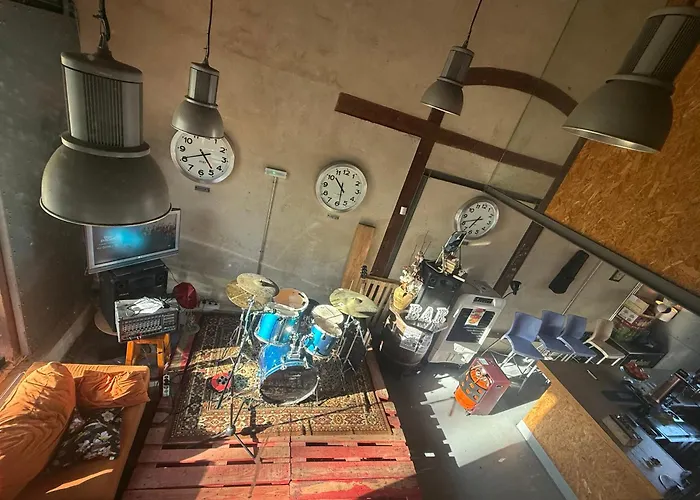 & Cafeteria Via De La Plata Hostel